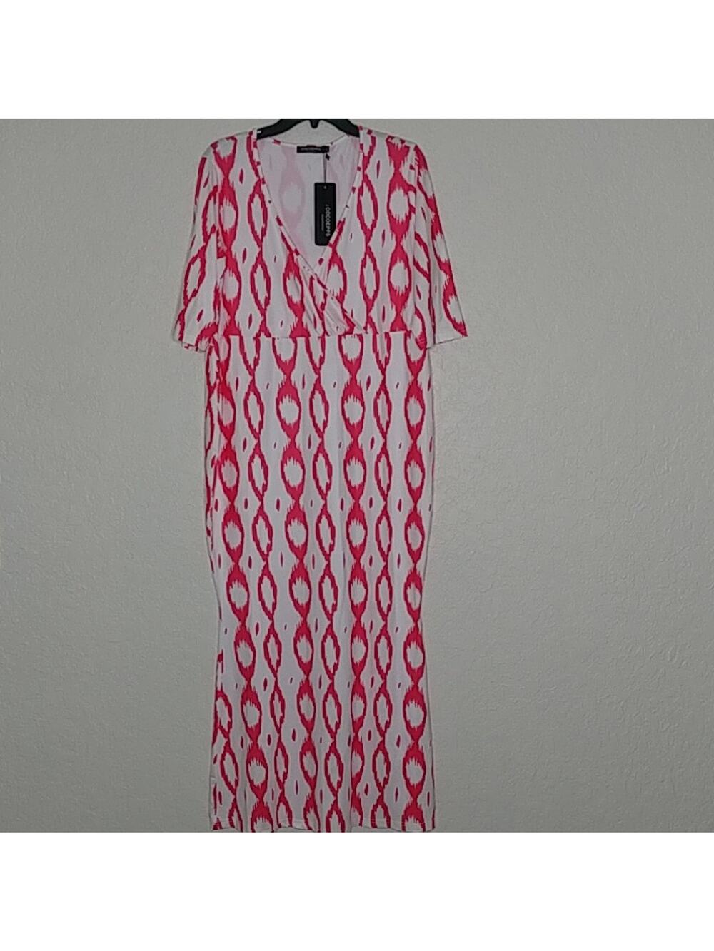 Cocoepps Pink and White Maxi‎ Dress Size XXL